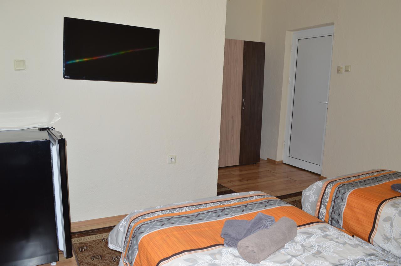 Dionis Hotel Petrich  Buitenkant foto
