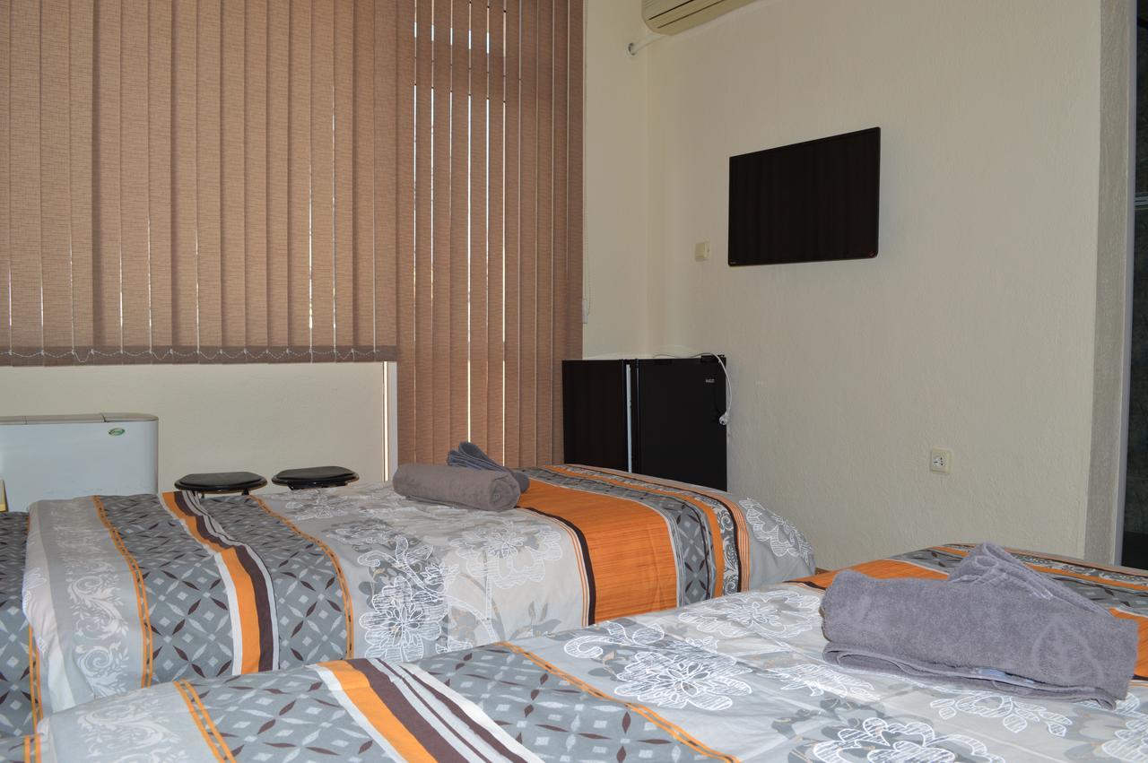 Dionis Hotel Petrich  Buitenkant foto