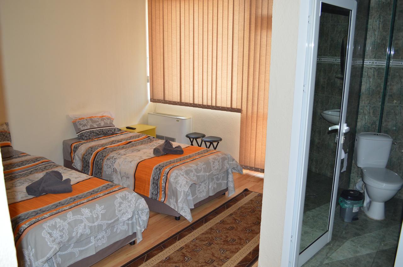 Dionis Hotel Petrich  Buitenkant foto