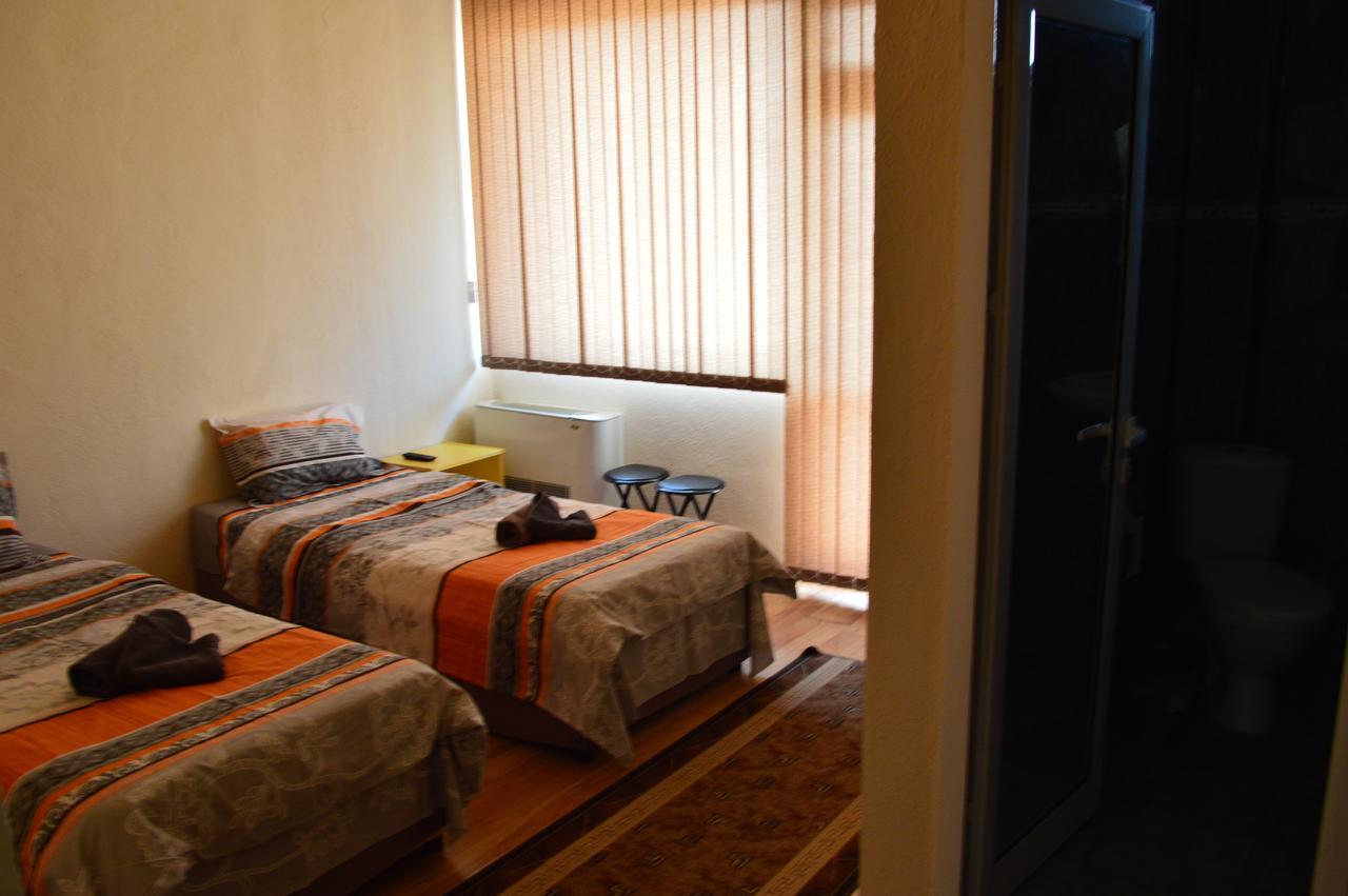 Dionis Hotel Petrich  Buitenkant foto