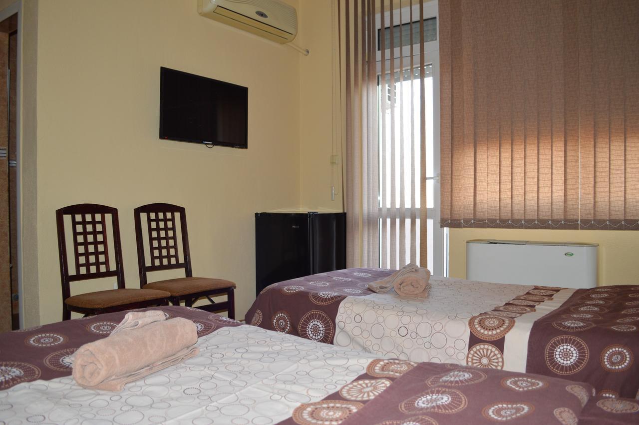 Dionis Hotel Petrich  Buitenkant foto