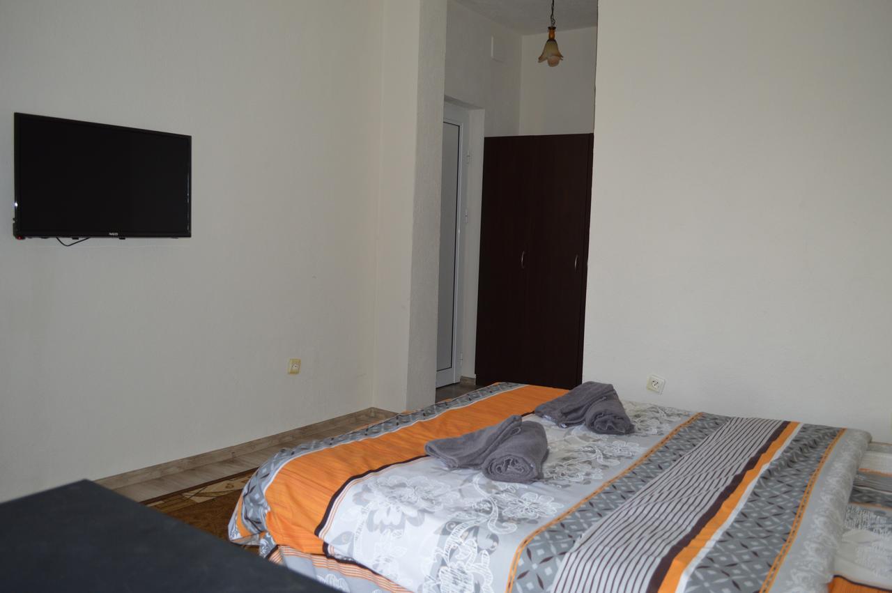 Dionis Hotel Petrich  Buitenkant foto