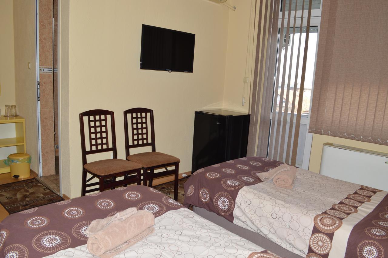 Dionis Hotel Petrich  Buitenkant foto